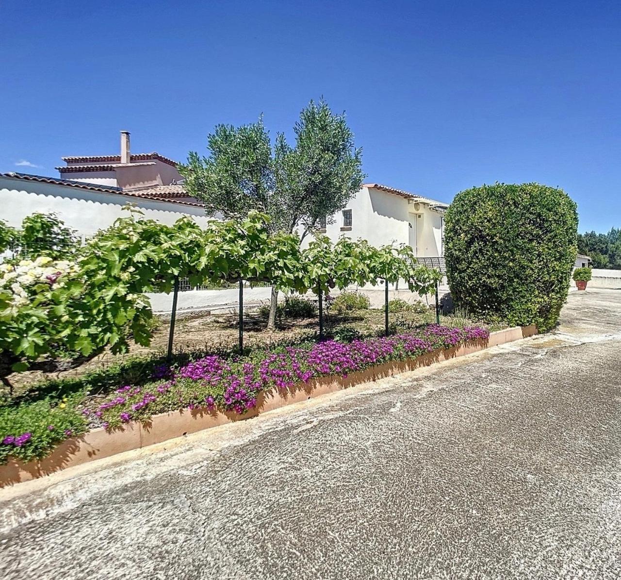 Holiday home Maison 50m2 Dans Propriete Privee A 20 Minutes De La Marseille